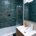 Soni Exclusive 224 Plaza With Free Private Parking & Self Check-in Apartment Bukarest